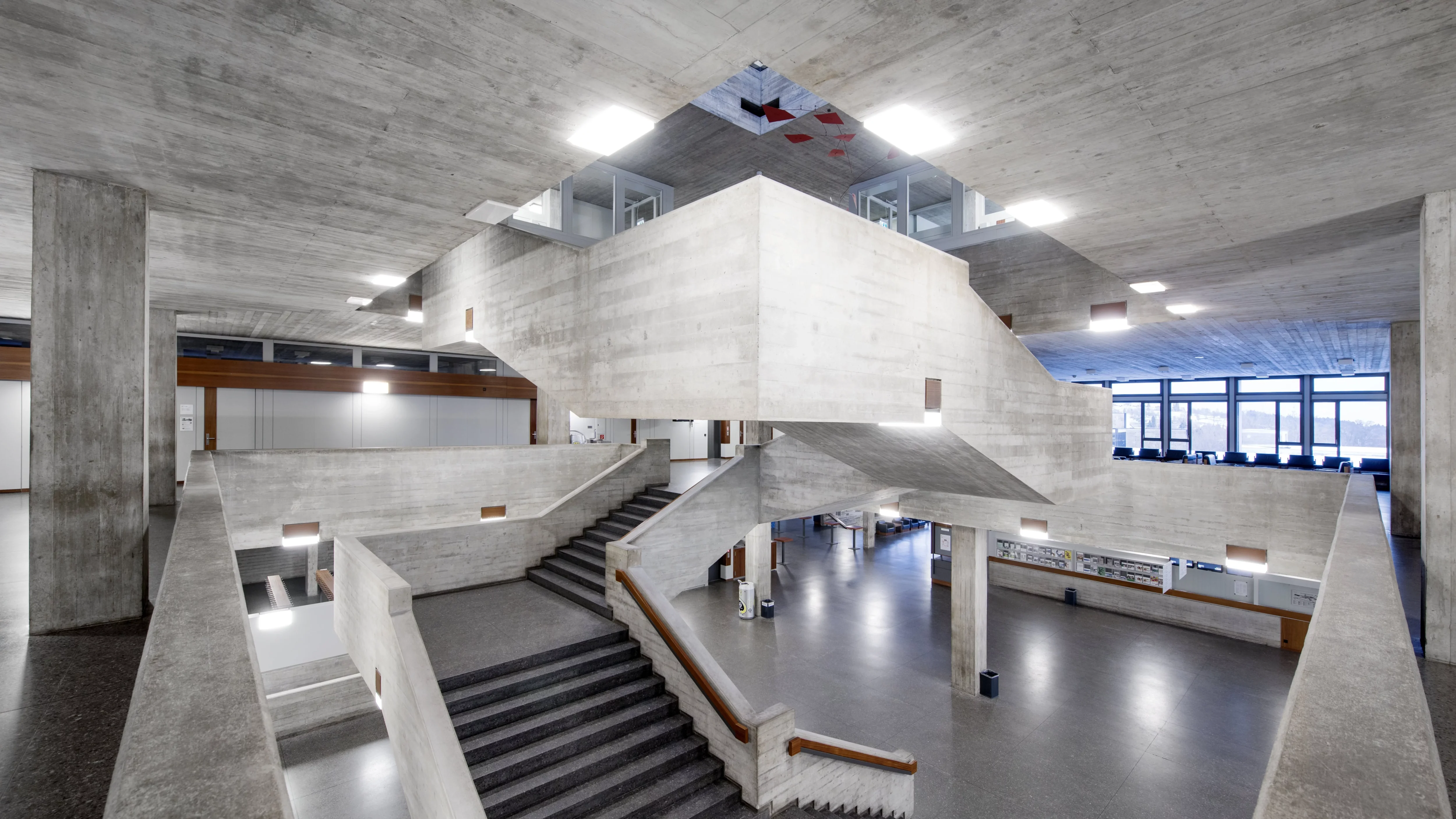 Hauptgebäude Uni St.Gallen, innen Treppenhaus