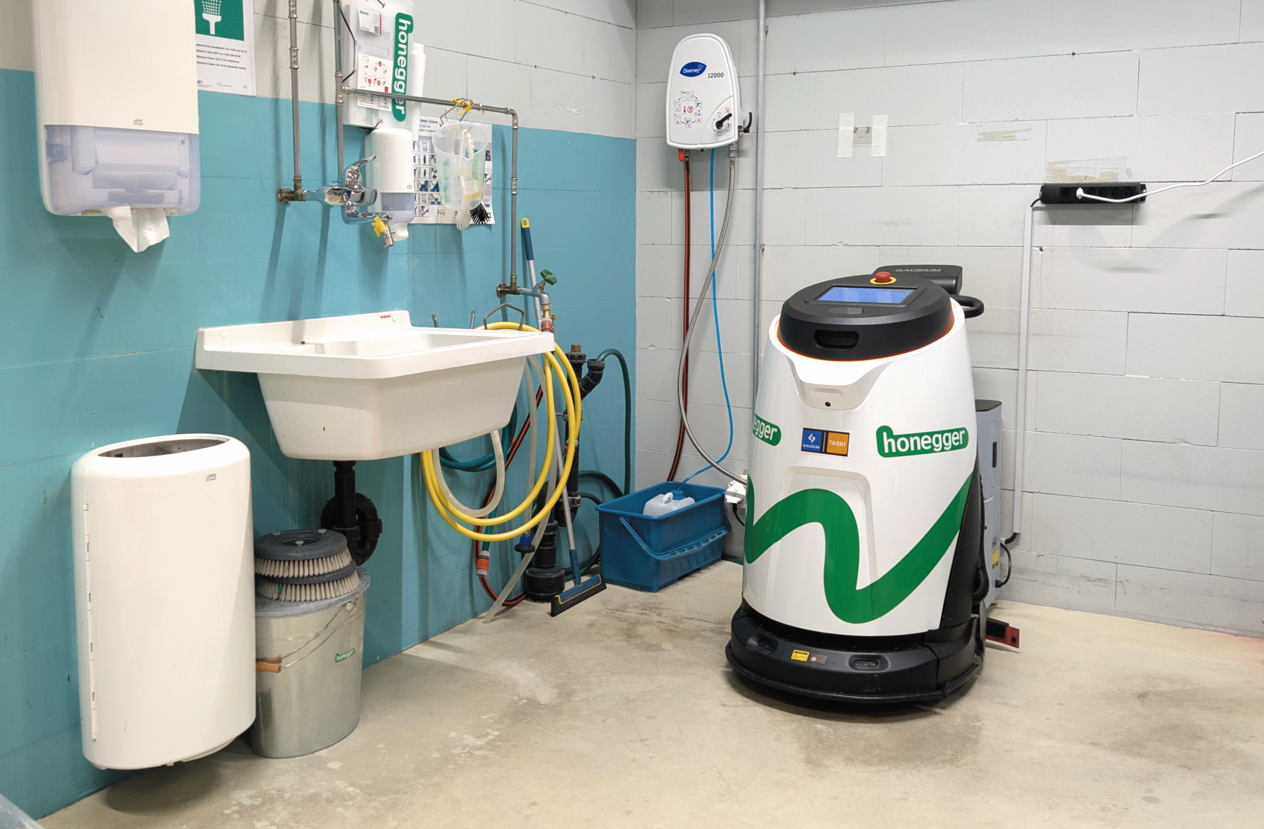 La robotique au sein du groupe Honegger : un robot EcoBot dans la station de recharge