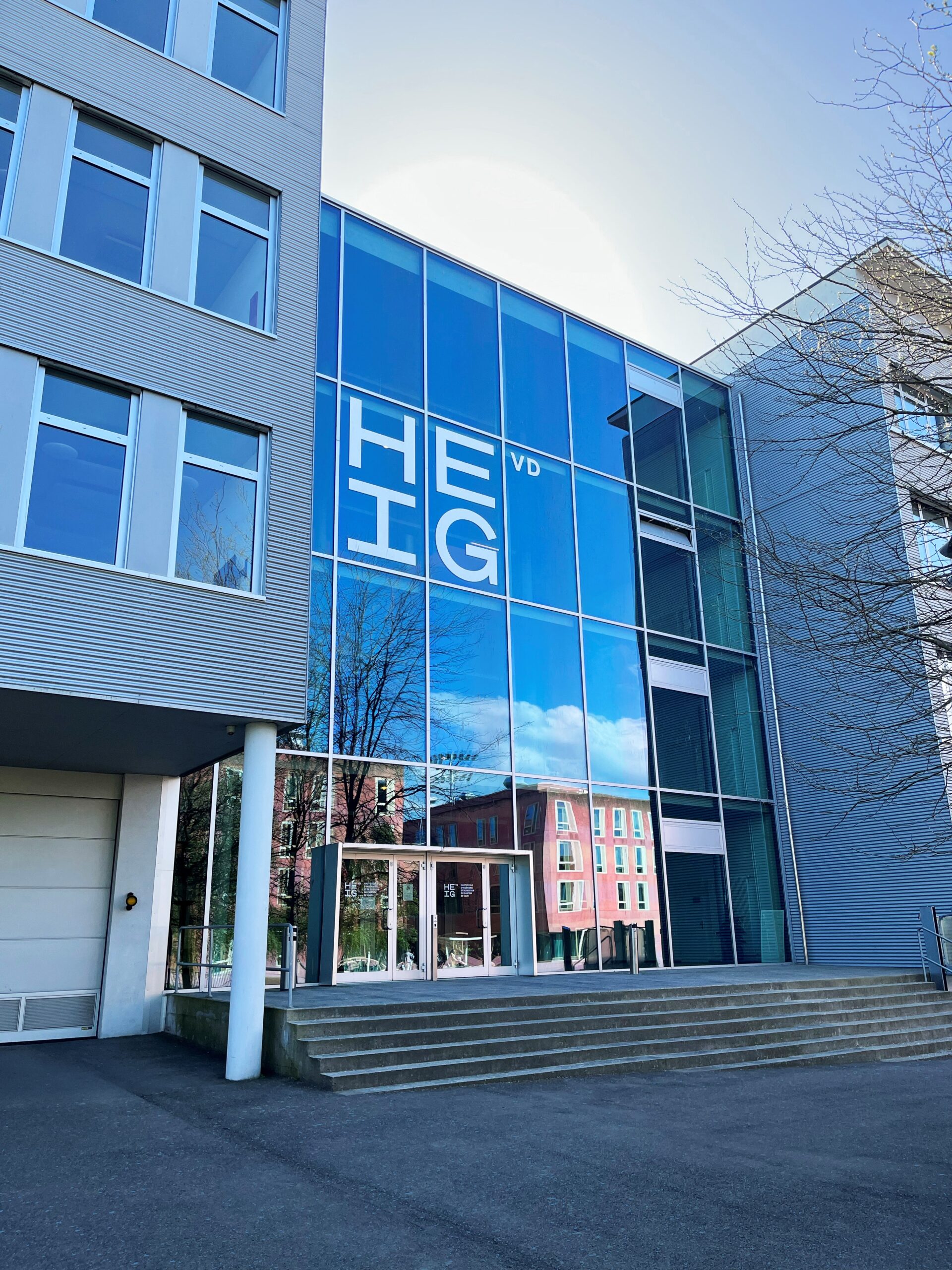 Gebäude der Hochschule HEIG in Yverdon, Aussenaufnahme der Fassade